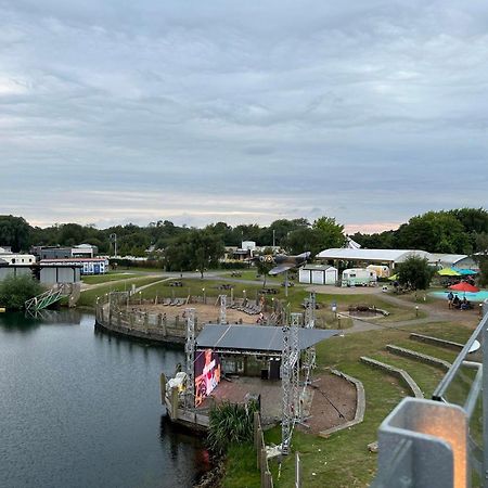 Hot Tub Retreat At Tattershall Lakes Ngoại thất bức ảnh