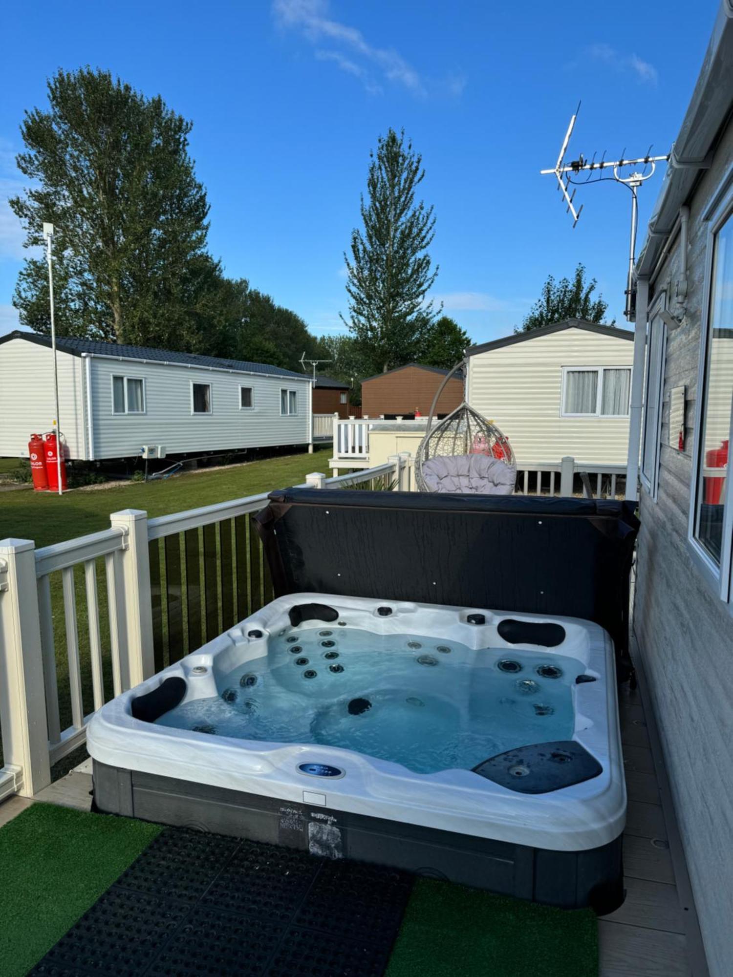 Hot Tub Retreat At Tattershall Lakes Ngoại thất bức ảnh