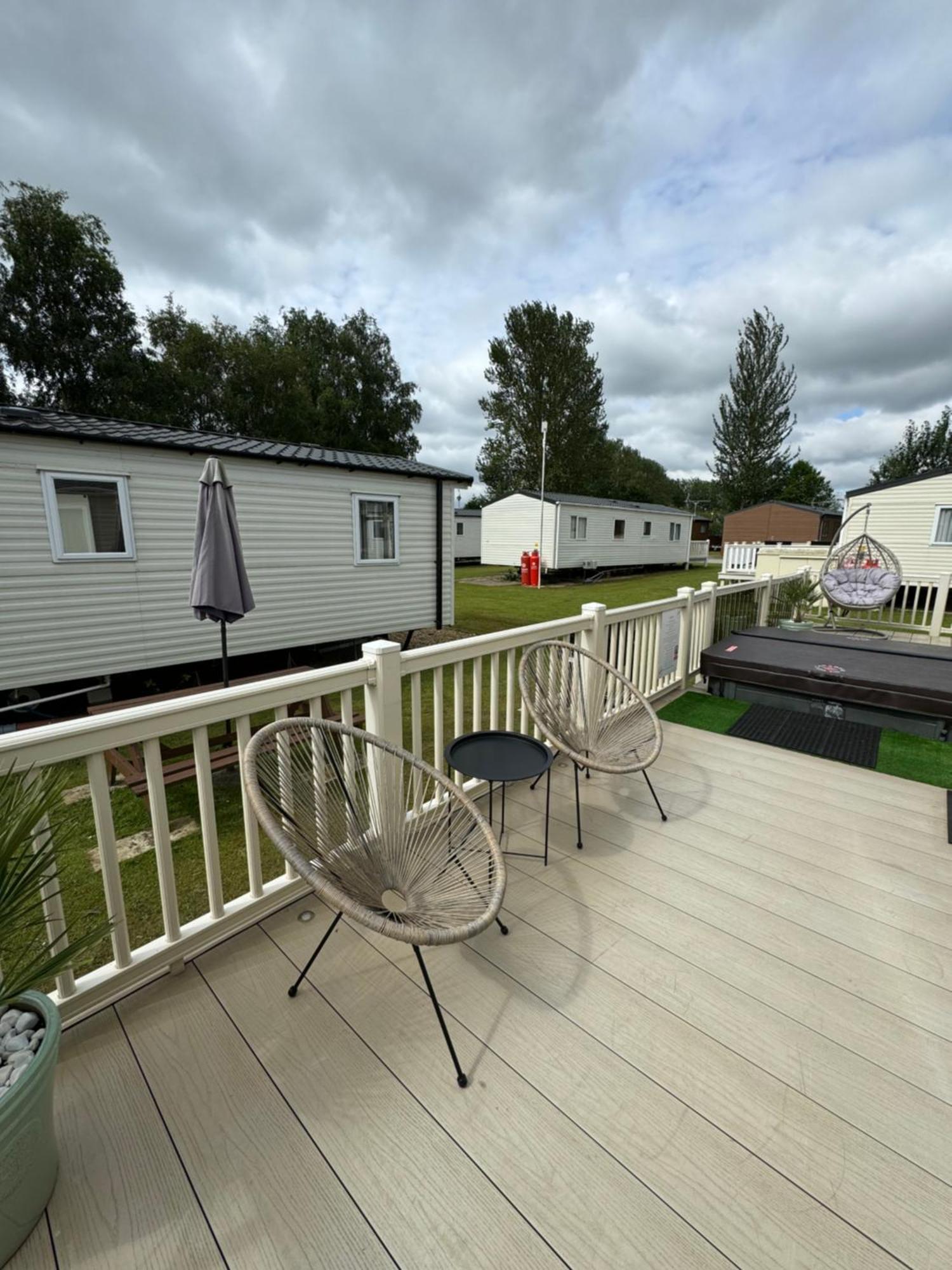 Hot Tub Retreat At Tattershall Lakes Ngoại thất bức ảnh